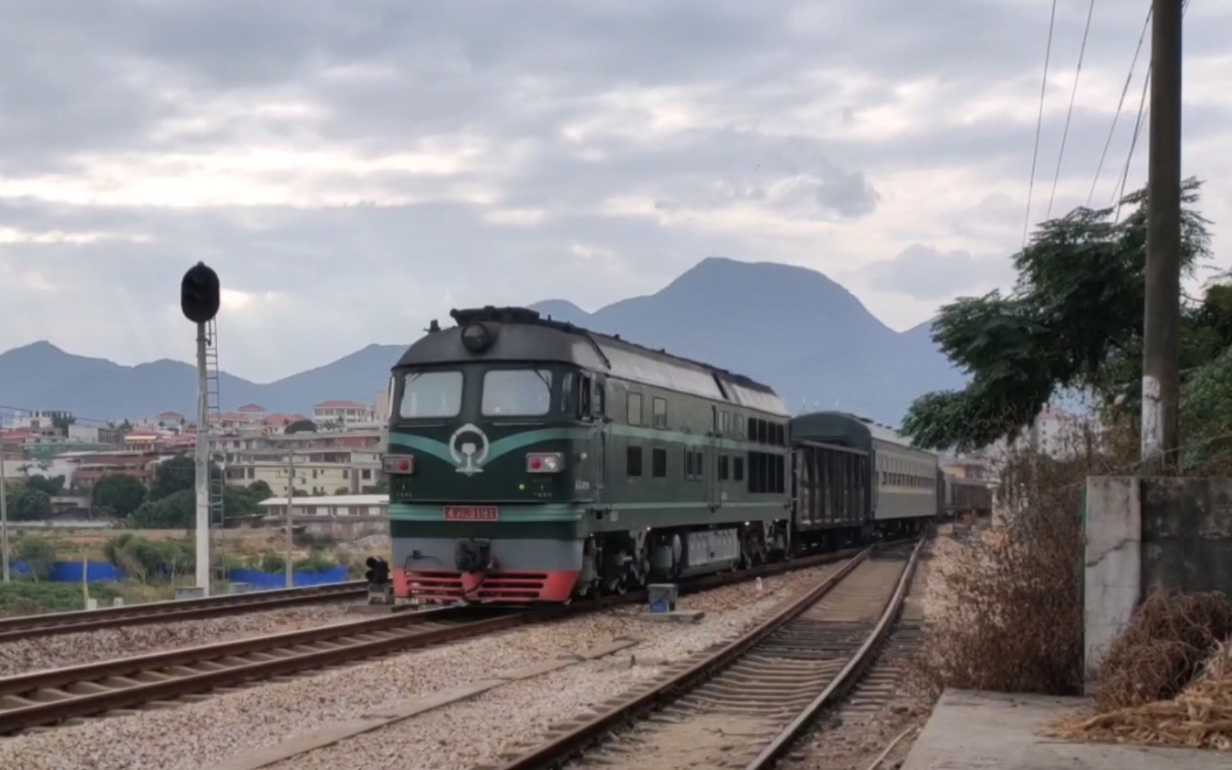 活动作品漳泉线仑苍站列车通过视频合集