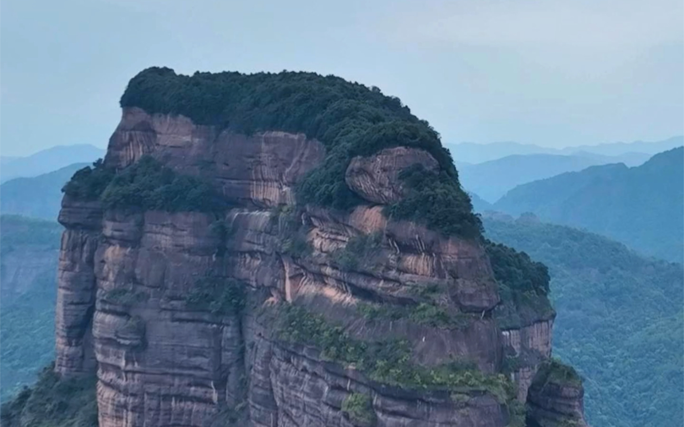 韶关丹霞山最高峰巴寨,这里曾是山贼土王的据点、从古至今这里凭借着优越的地址,从未被攻破过.哔哩哔哩bilibili