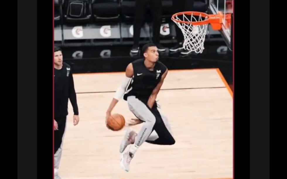 卧槽,太恐怖了!来感受一下 文班亚马 胯下大风车扣篮