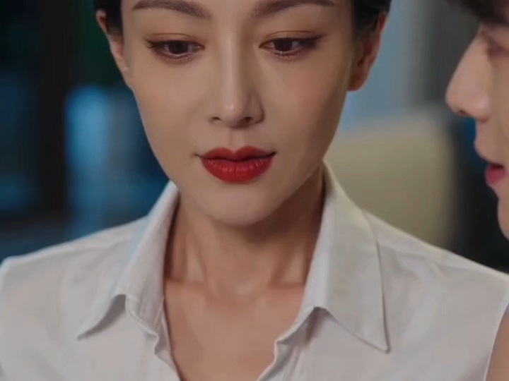 云载清希（21） 陈希想去找肖云，但是都被搪塞了过去，李医生打电话给肖云，原来是她前夫把所有东西全搬走了，陈希去安慰她，从那里得知肖云住院的事情