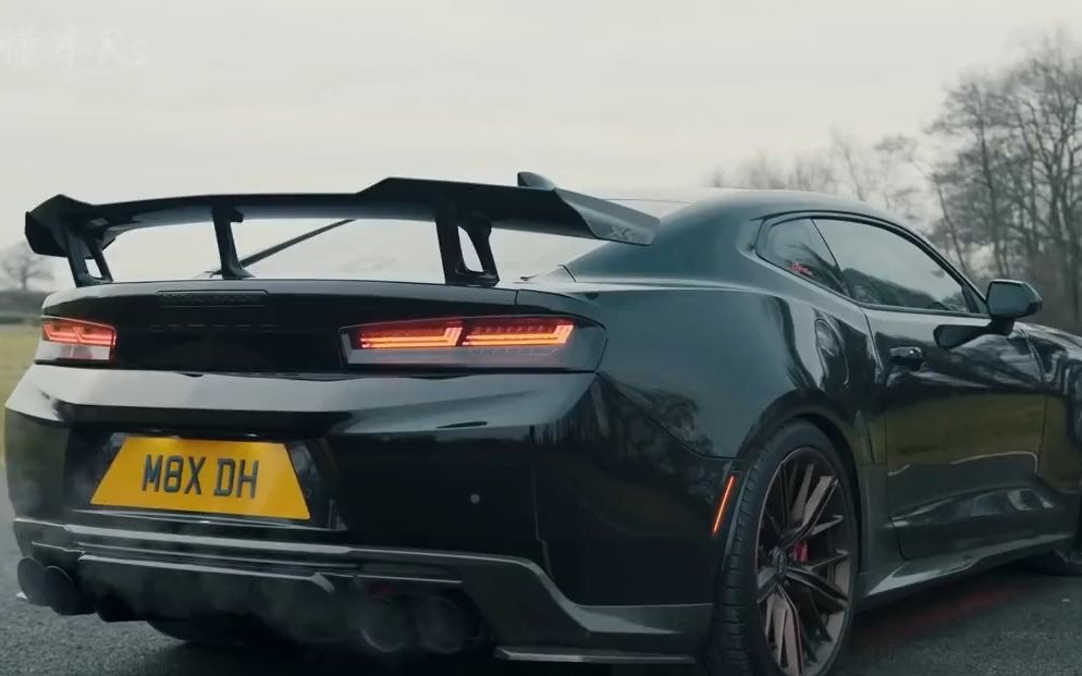 大黄蜂时代版本的科迈罗zl1,真正的美式大v8,这玩意长的真得劲