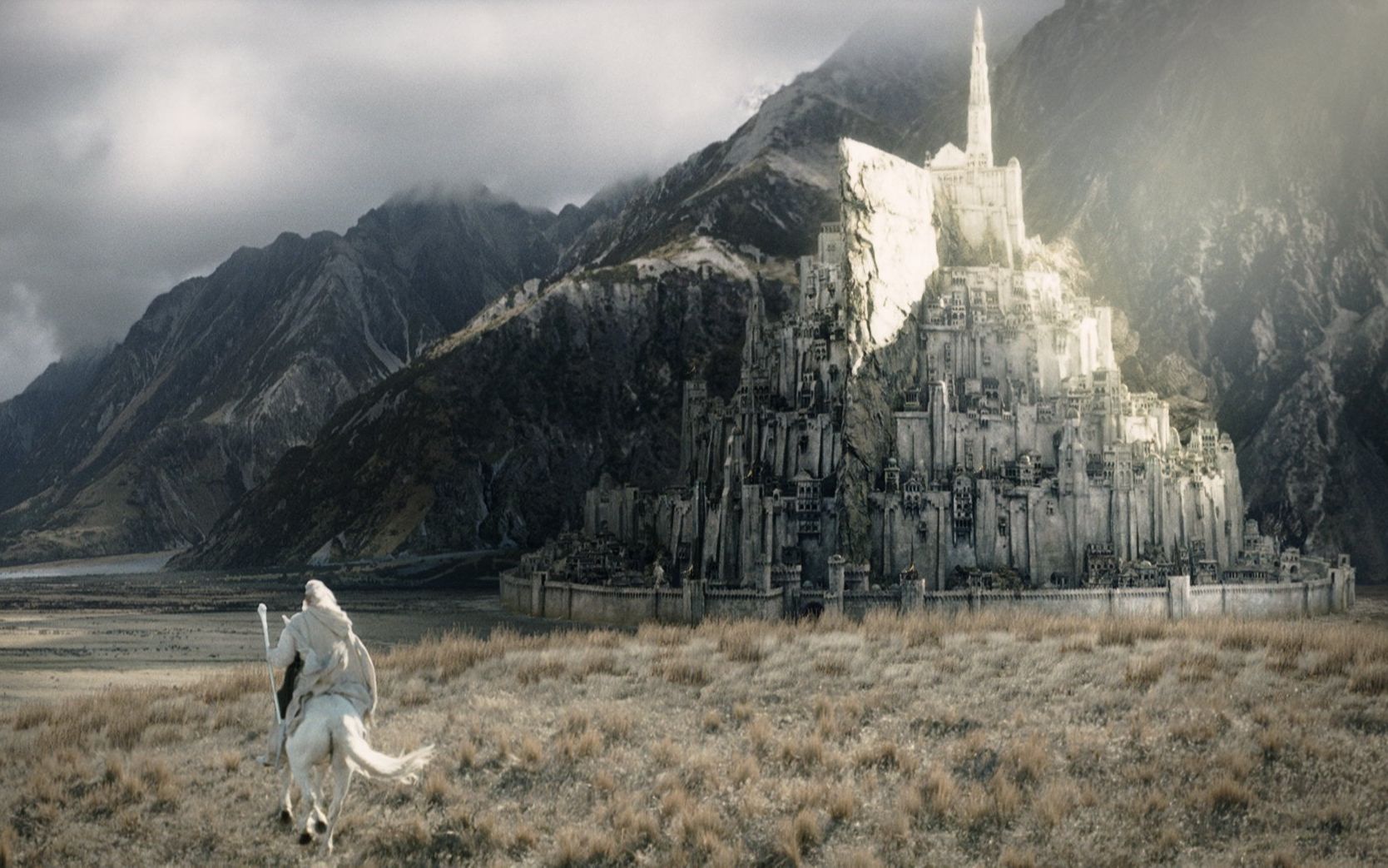 [图]"Minas Tirith, city of kings." | 《魔戒三部曲：王者再临》 LOTR: The Return of the King