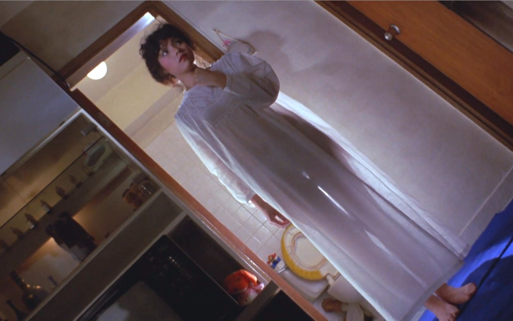 男人为了赢牌,竟用人骨做成一副麻将,可女友却遭殃了!