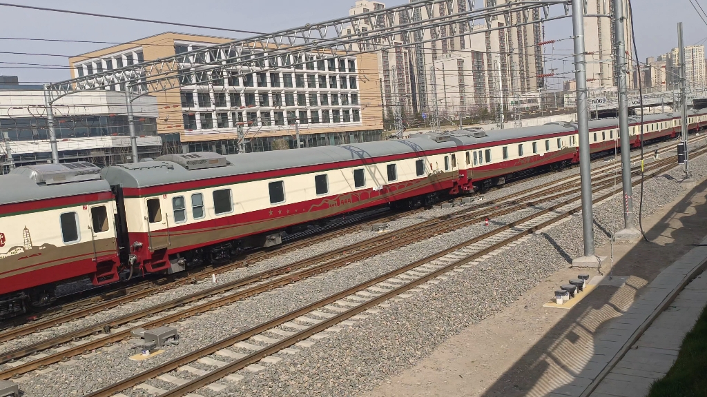 df7c5342牵引延安号车底入库