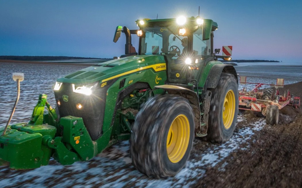 约翰迪尔(john deere)新款8r370拖拉机耕整作业_哔哩哔哩 (゜-゜)つロ
