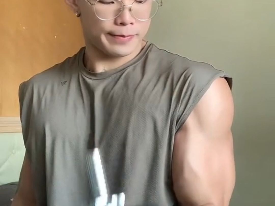 想要手臂更加粗壮,那就试试这几个动作