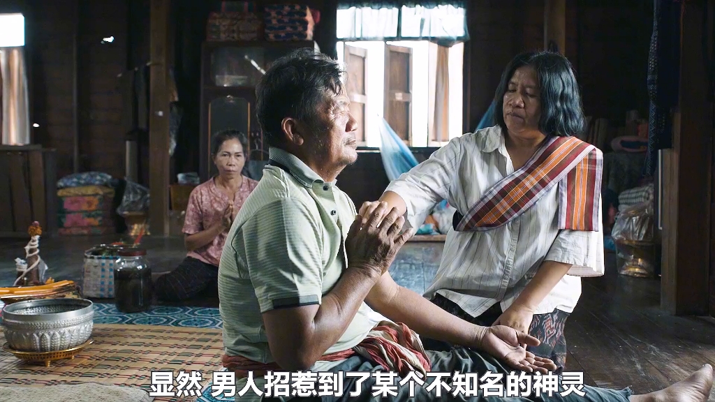 电影院开灯放的泰国恐怖片《灵媒》