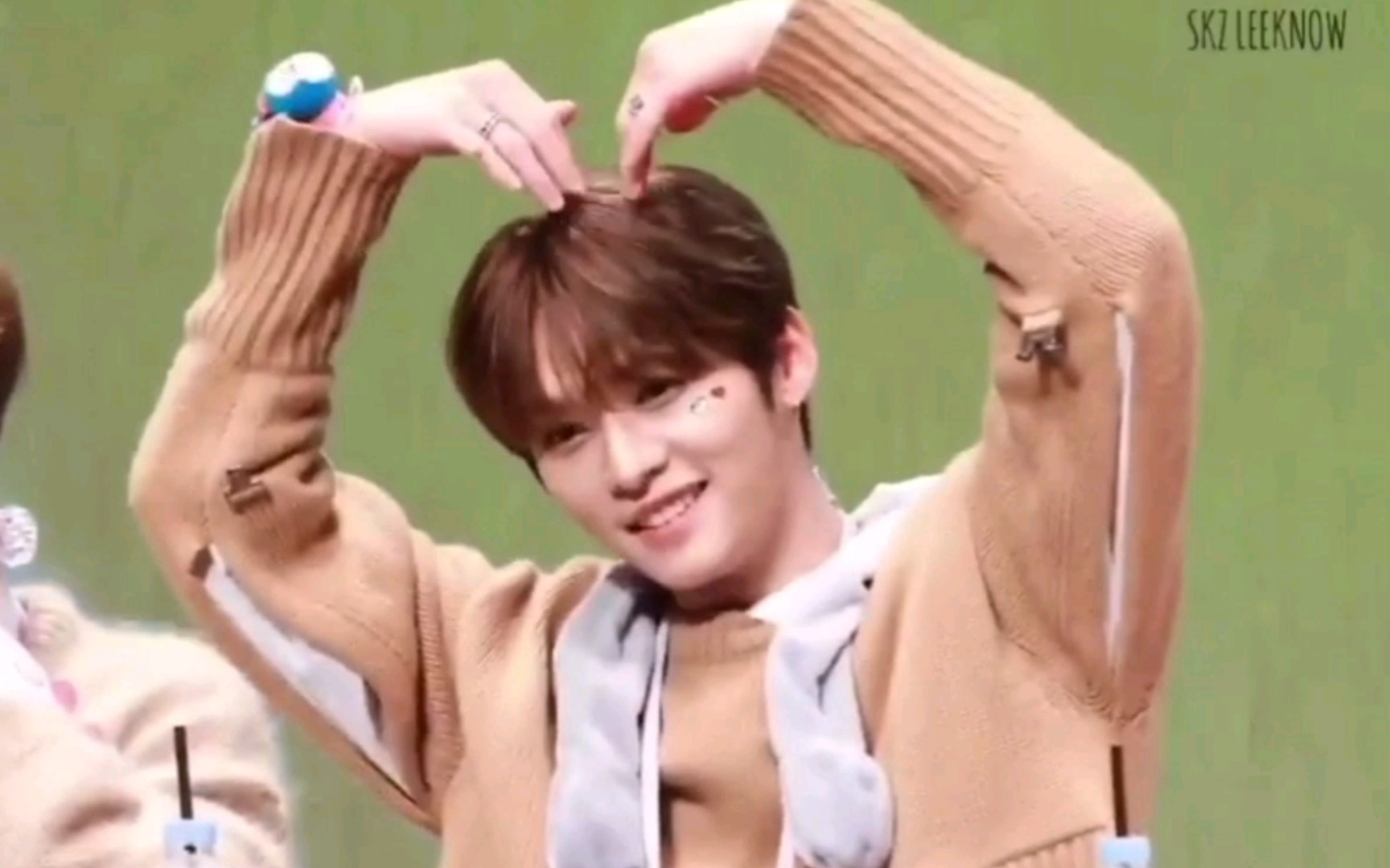 你没见过的糯糯的7种比心姿势!怎么还害羞啊 害羞小兔太可爱了