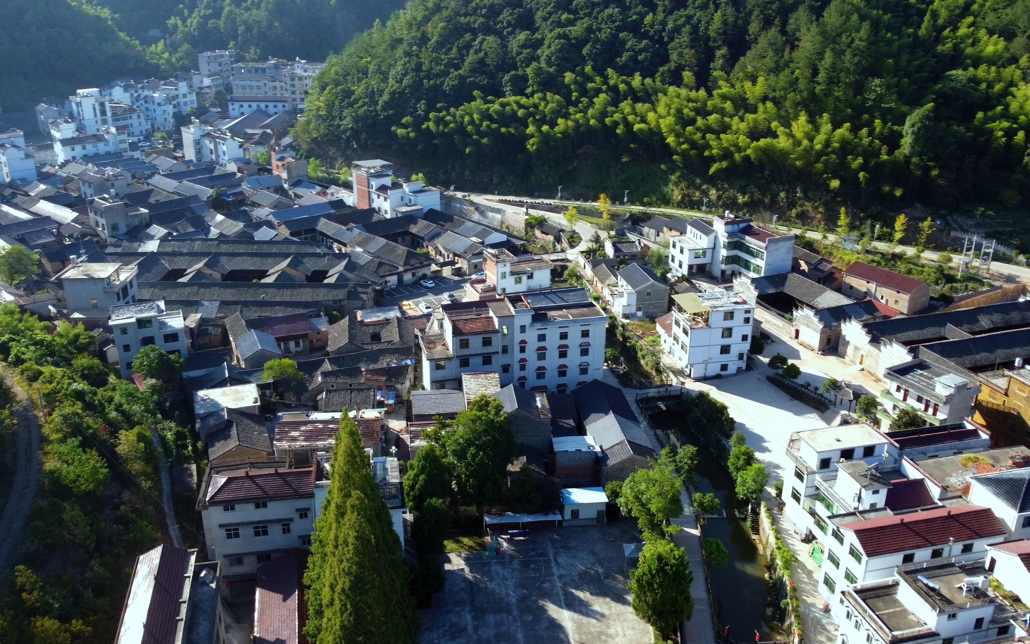 航拍浙江永康雅吕村,以古民居和自然风光为特色的旅游景区