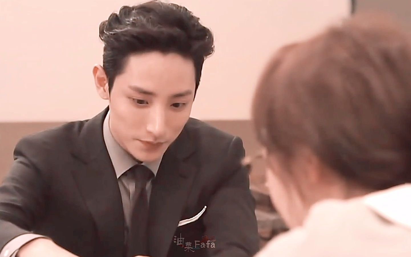 高校处世王李洙赫女孩怀疑暗恋2年的上司也喜欢自己直接勇敢的追到男