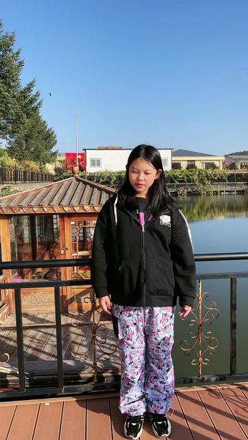 爱唱歌的小女孩 #万疆#红日冉冉