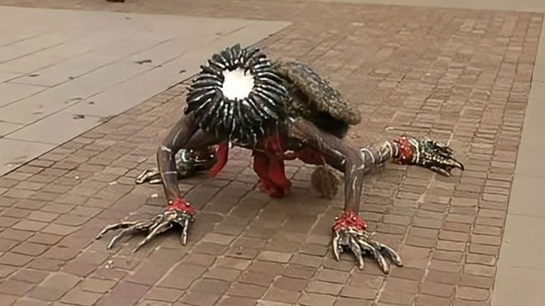 "水鬼"被人们抓住了,看到真实相貌,可算是弄明白了