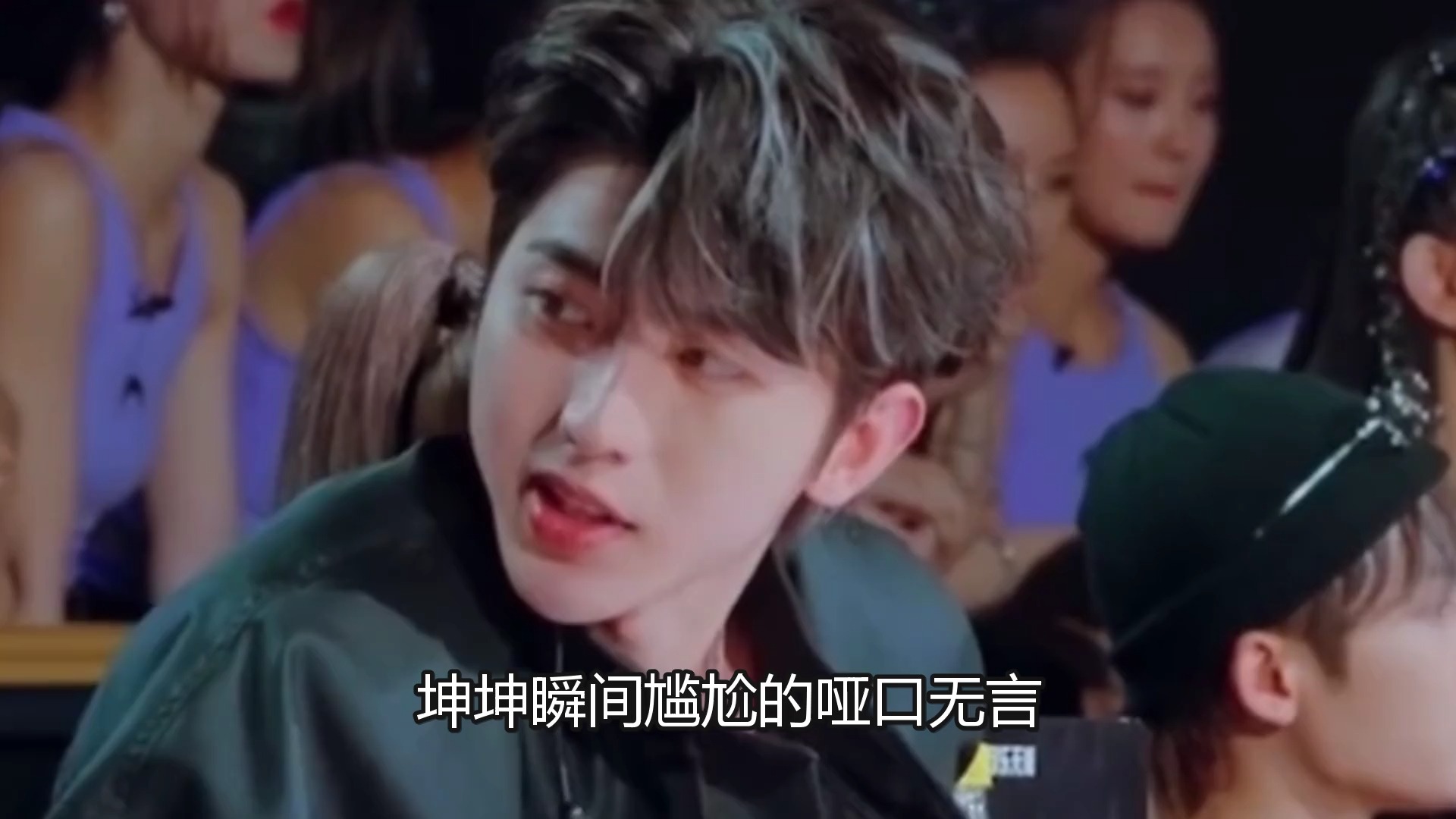 抓拍记录下的明星百态,杨超越险些露风光,王楚然暖心安慰粉丝