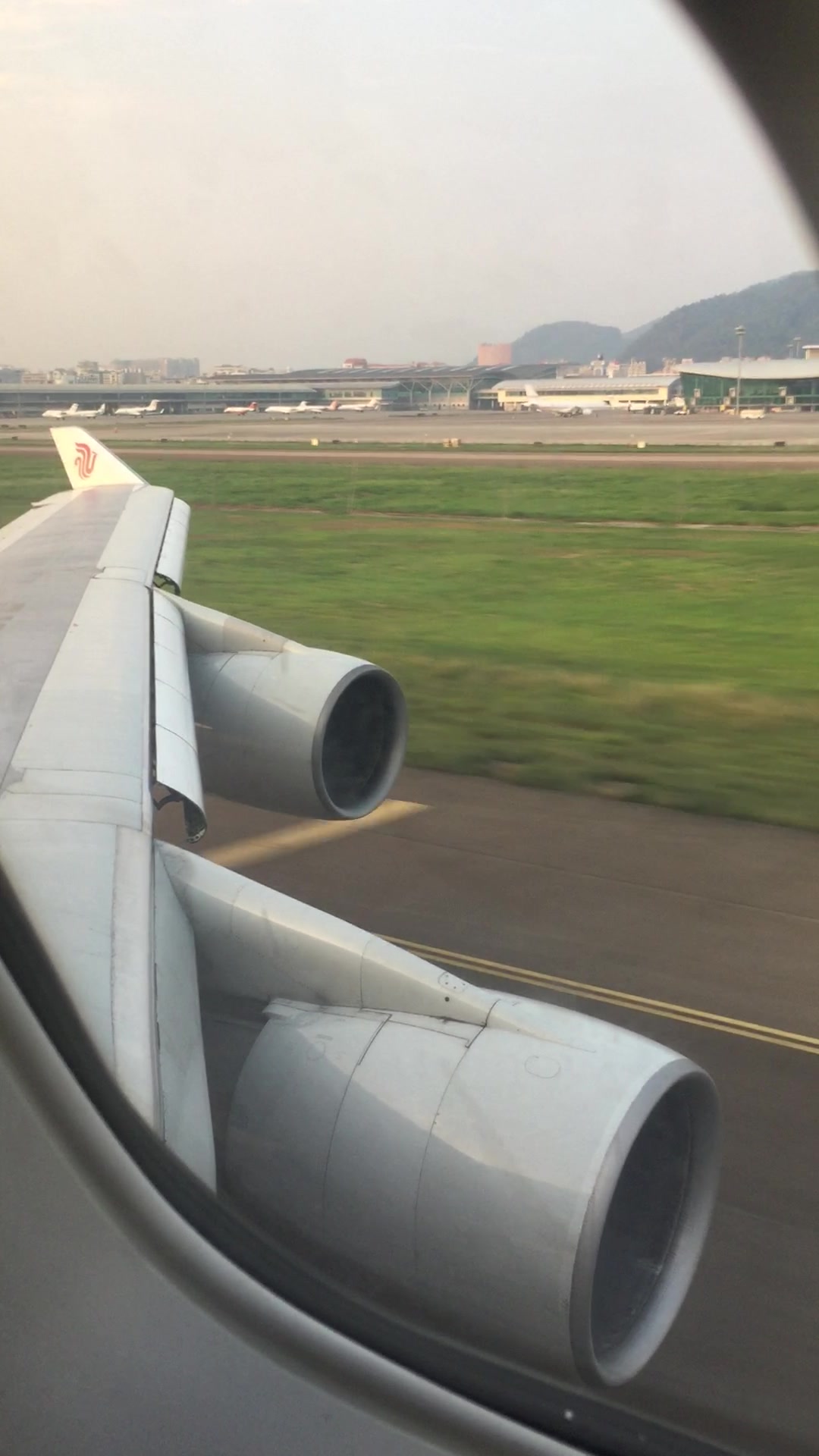 中国国际航空波音747-400深圳宝安机场15号跑道起飞