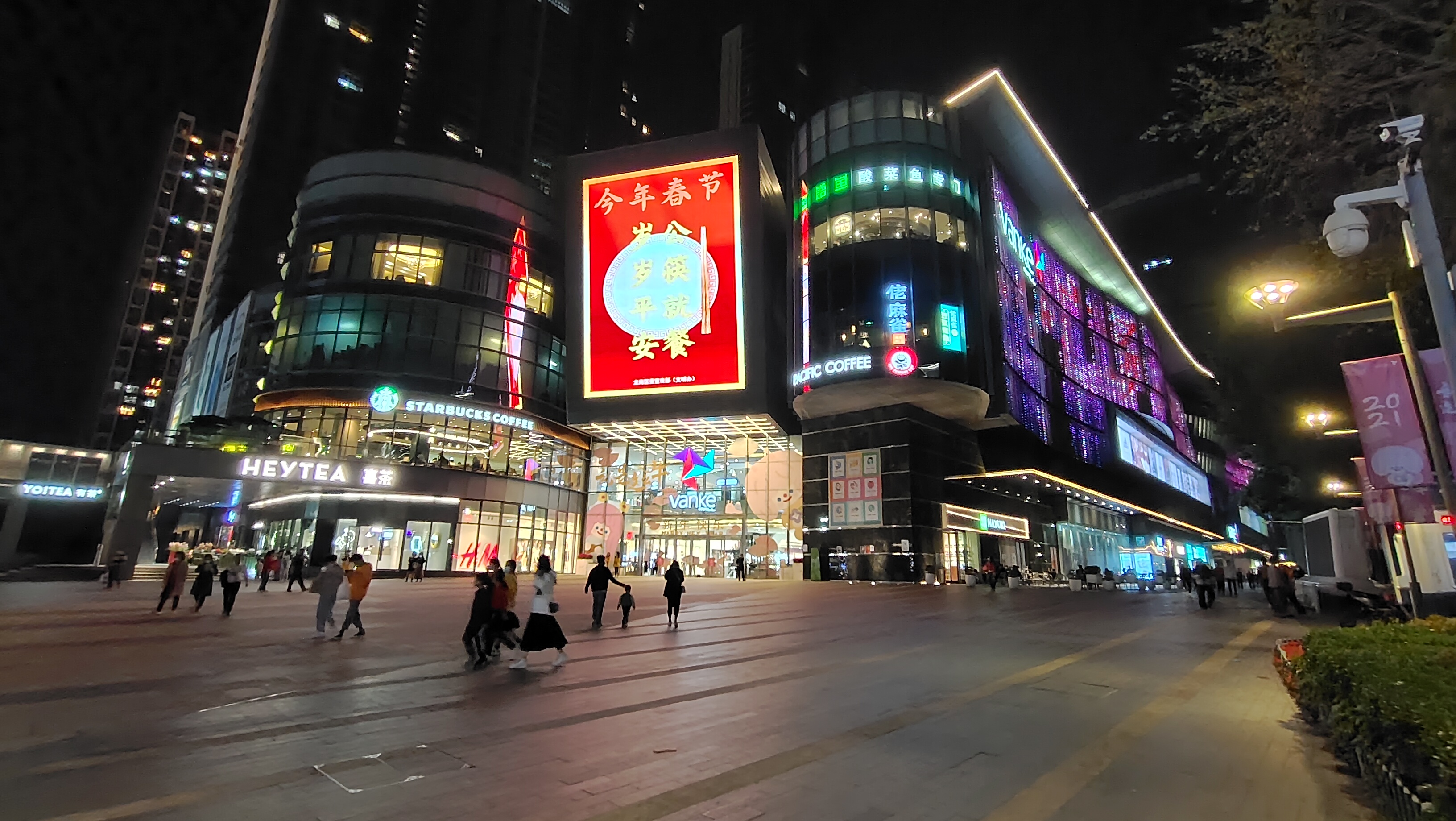 深圳龙岗万科广场,灯光绝美的夜景,特色主题餐饮犹如艺术殿堂哔哩哔哩bilibili