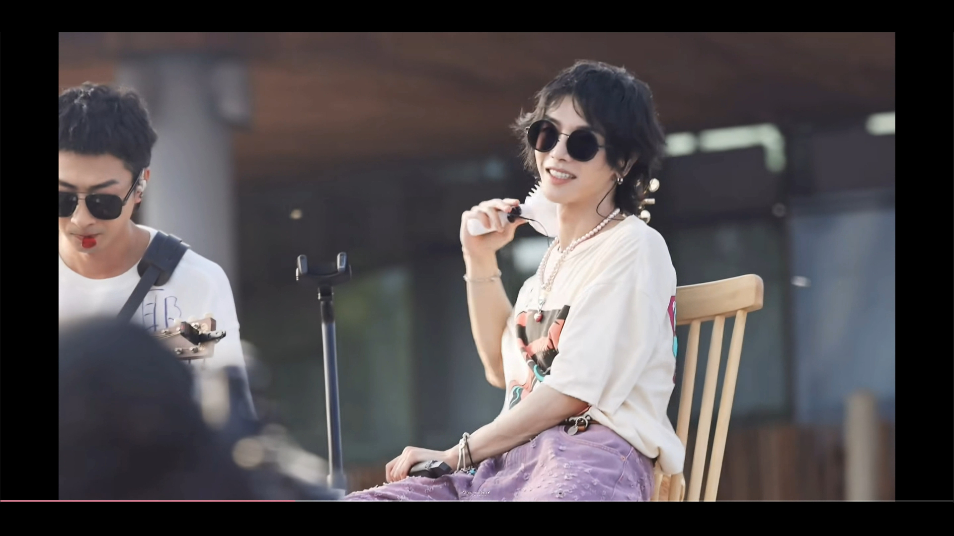 【华晨宇reaction】带圈外舍友一起看两个版本的烟火里的尘埃:美好