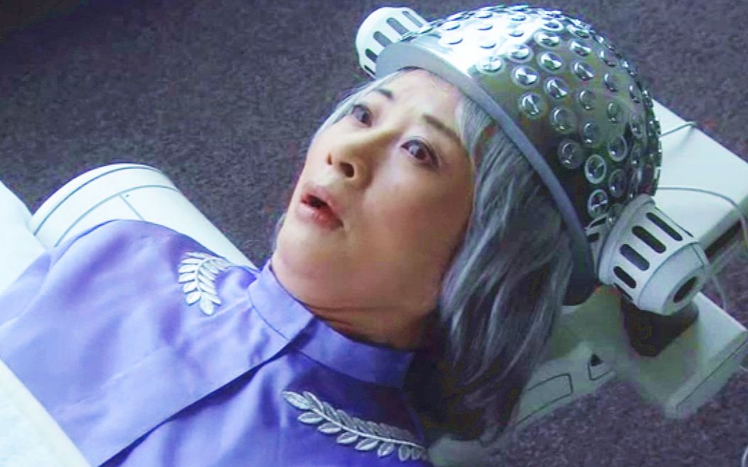 世界奇妙物语奶奶舍不得变老于是利用远程操控借用了年轻女孩的身体