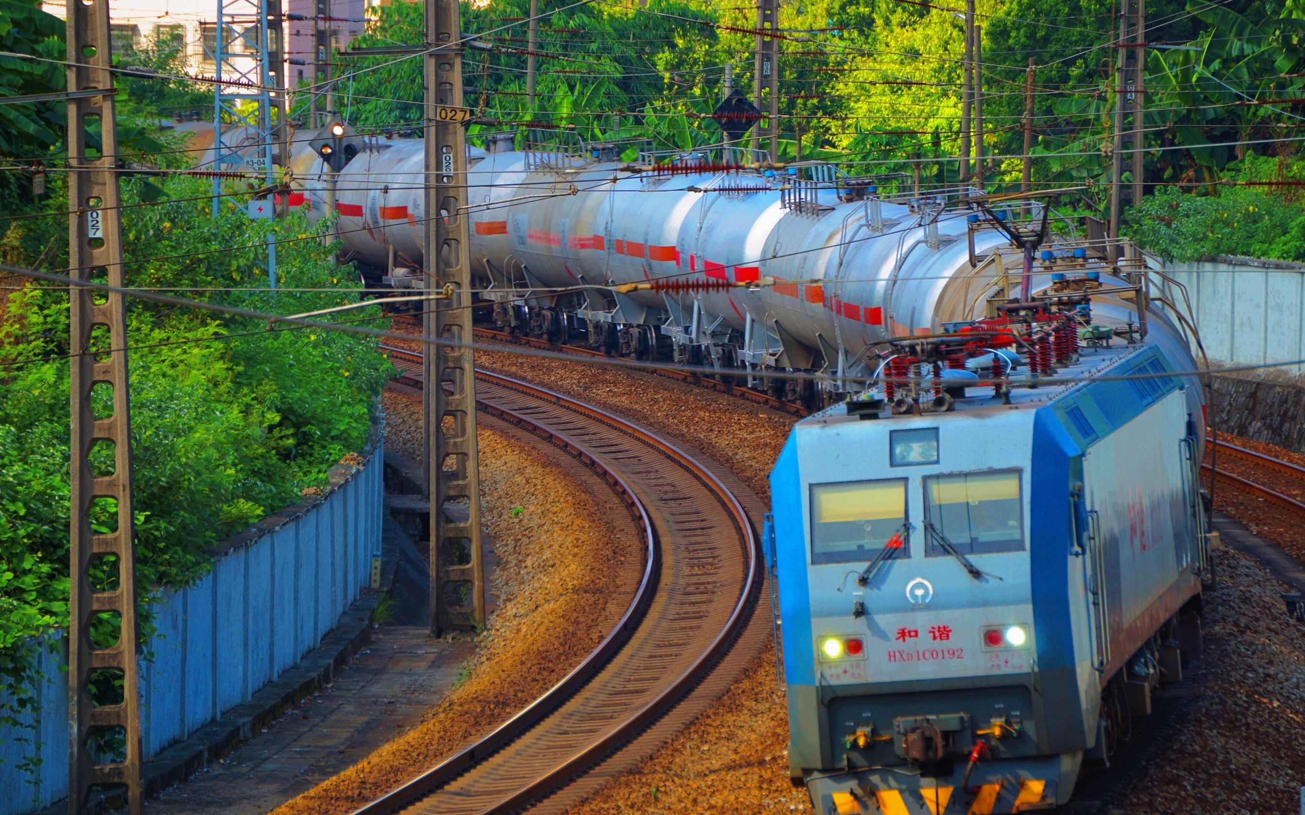 【中国铁路】hxd1c-0192牵引全列油罐车通过_哔哩哔哩_bilibili