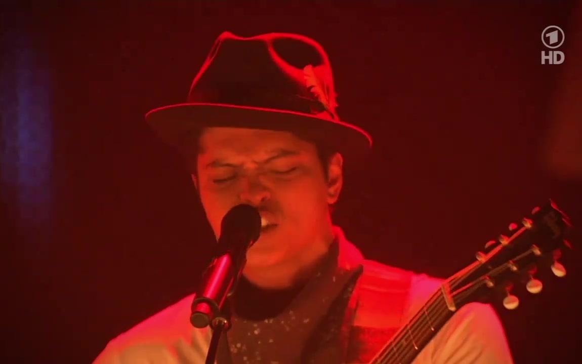 [图]【手榴弹】Bruno Mars - Grenade (Live at Echo) 2011