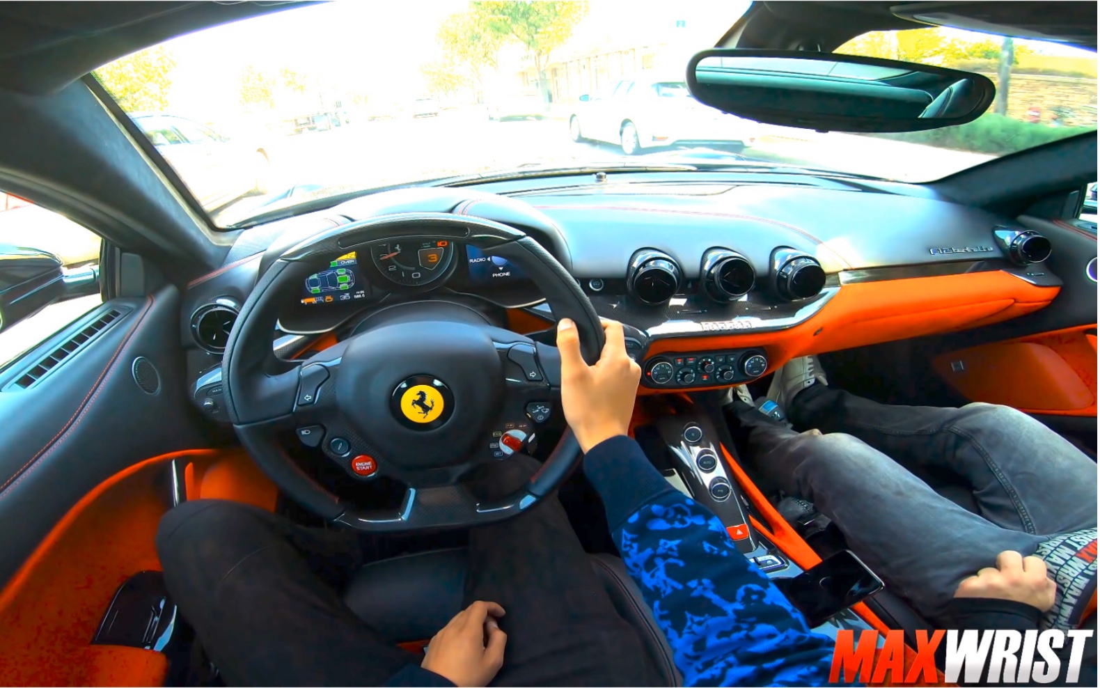 第一视角街头驾驶 法拉利怪兽 f12超级跑车 第一视角 v12发动机 声浪