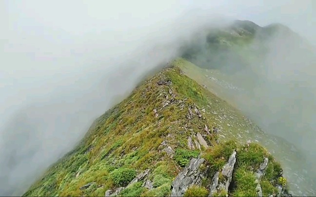 在大理:苍山最美山脊线,玉局峰马龙峰哔哩哔哩bilibili