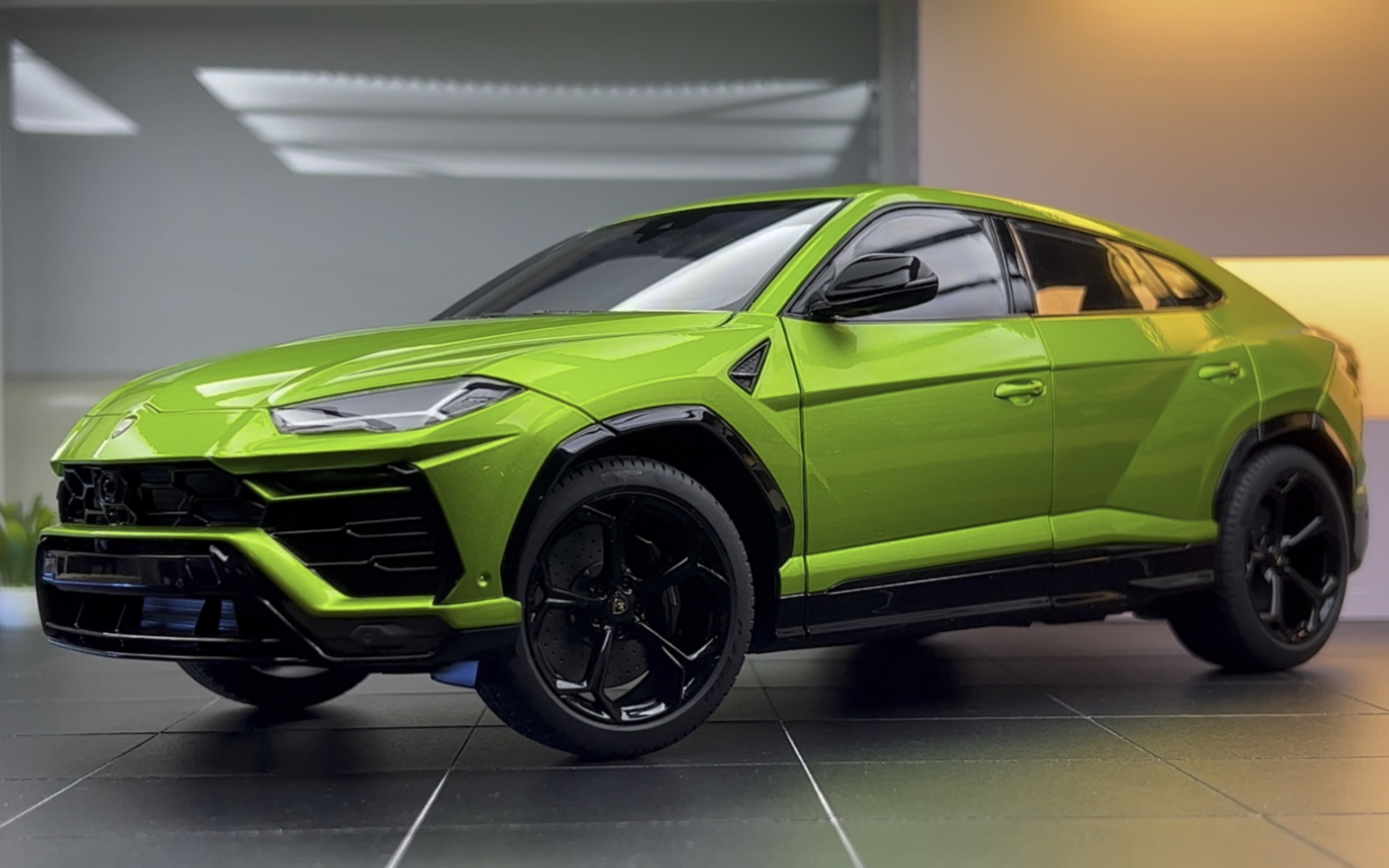 《赛道版途锐》