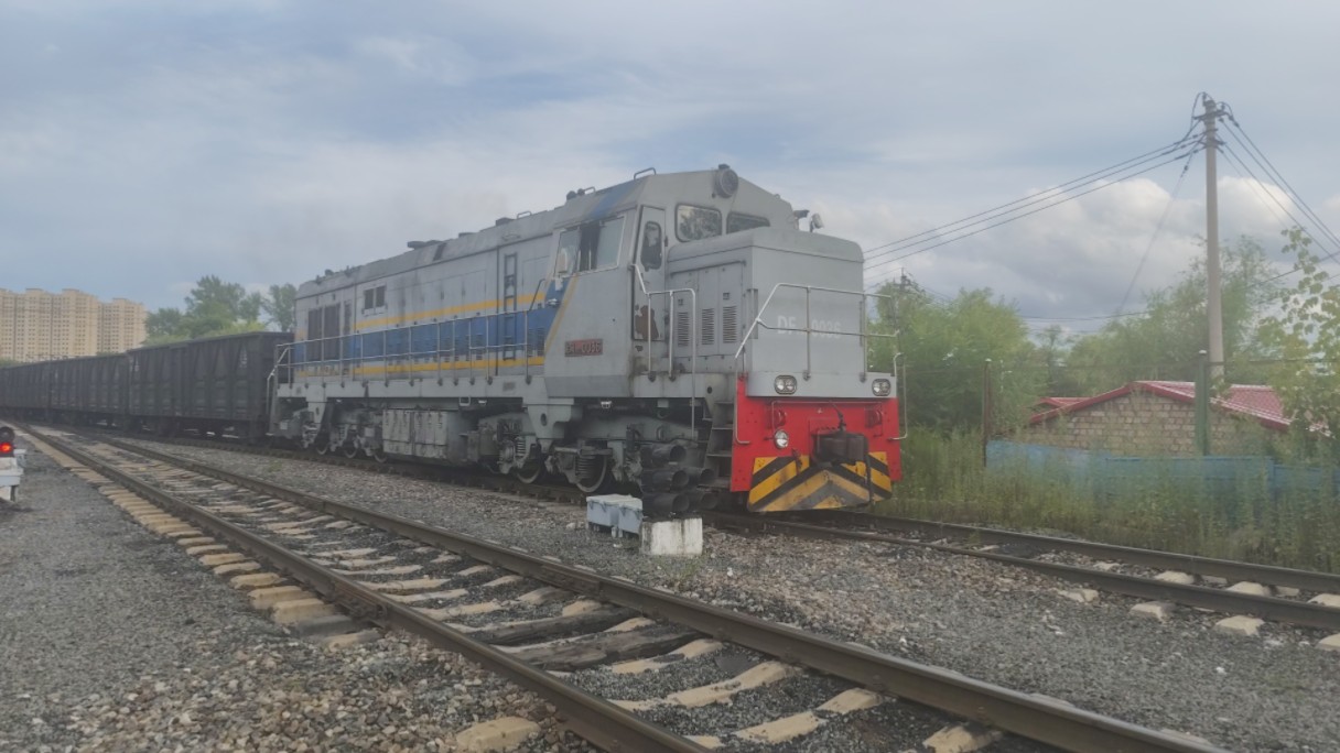 【顺道发现】双鸭山地方煤矿df10d 0036号内燃机车