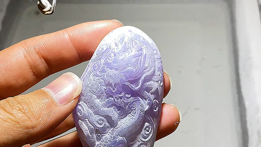 紫气东来,紫色翡翠龙牌.