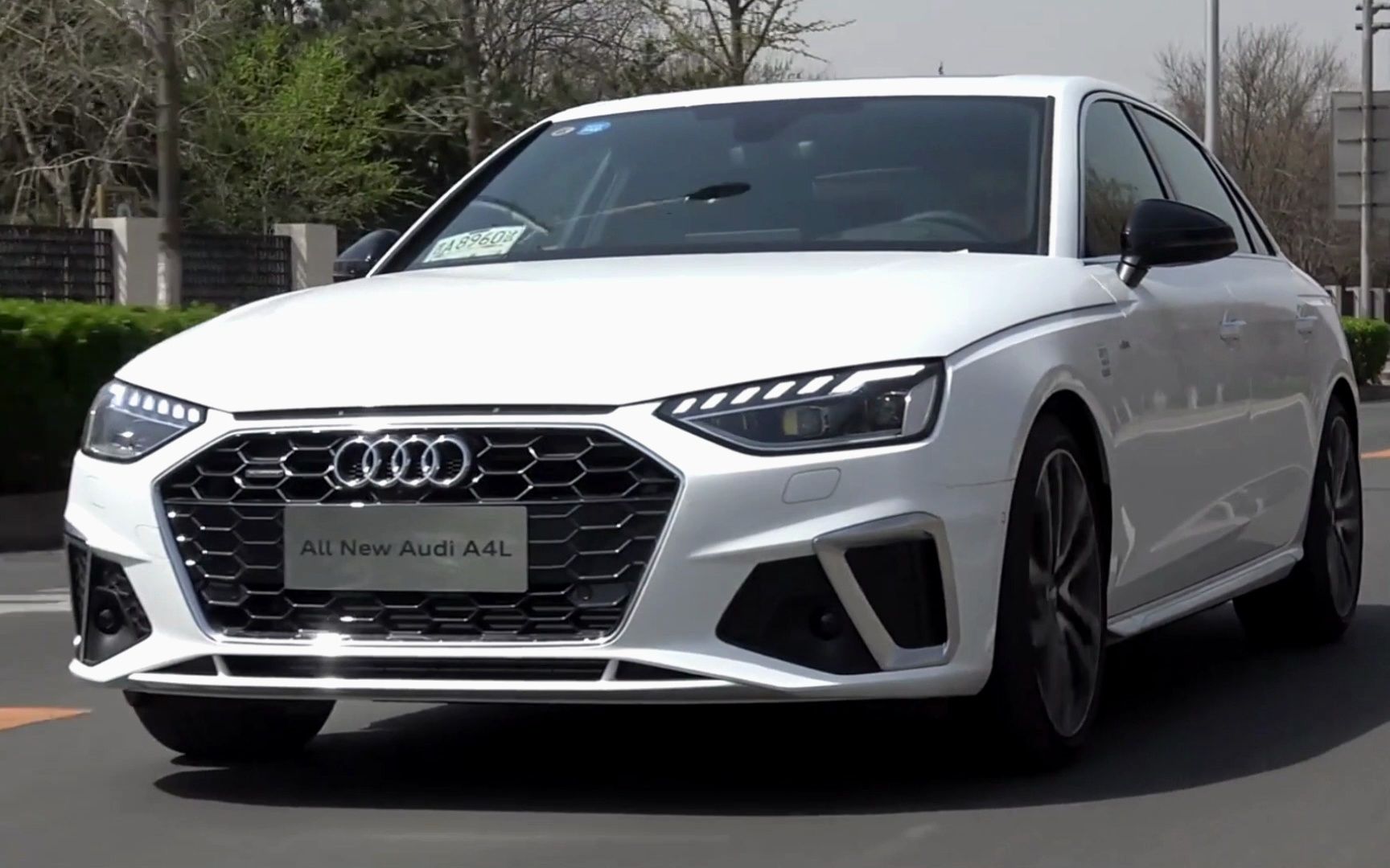 降价近10万,搭2.0t 7dct,2023款奥迪a4l,真的比3系香