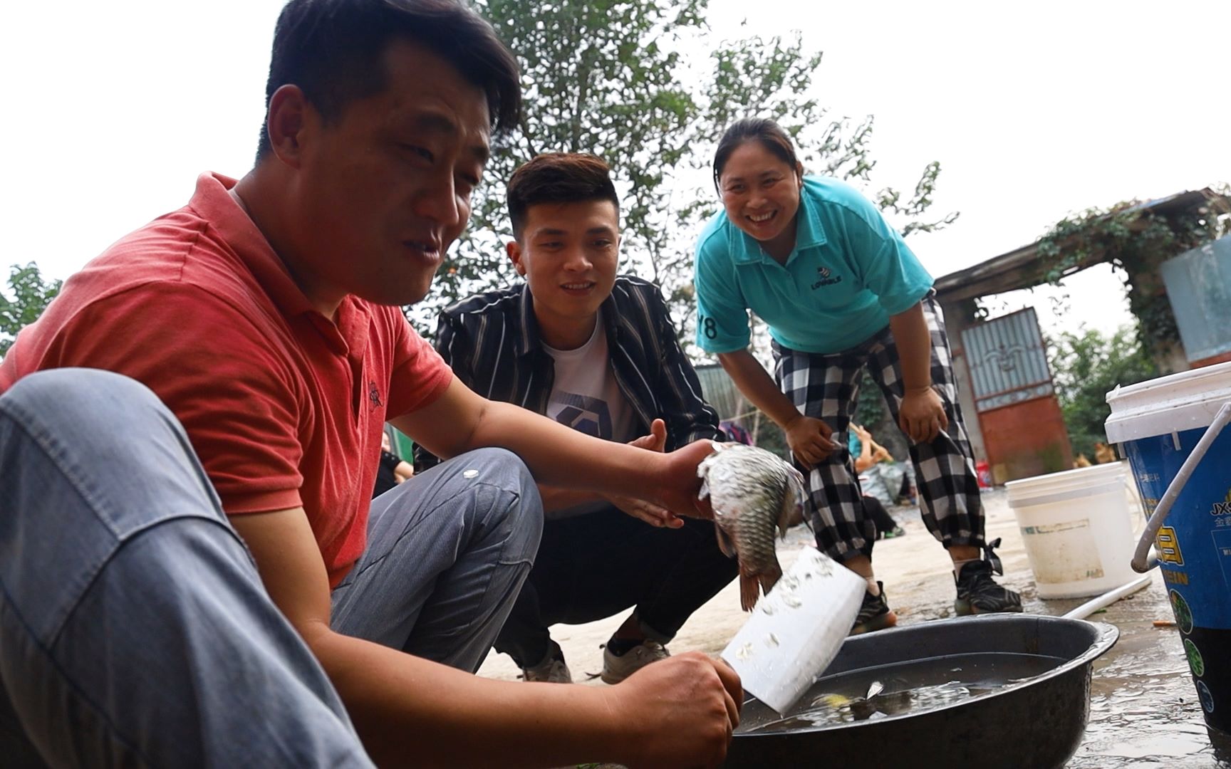 [图]胖妹家来啥贵客？大洋露一手，烧18个菜，激动到视频结尾都忘了拍