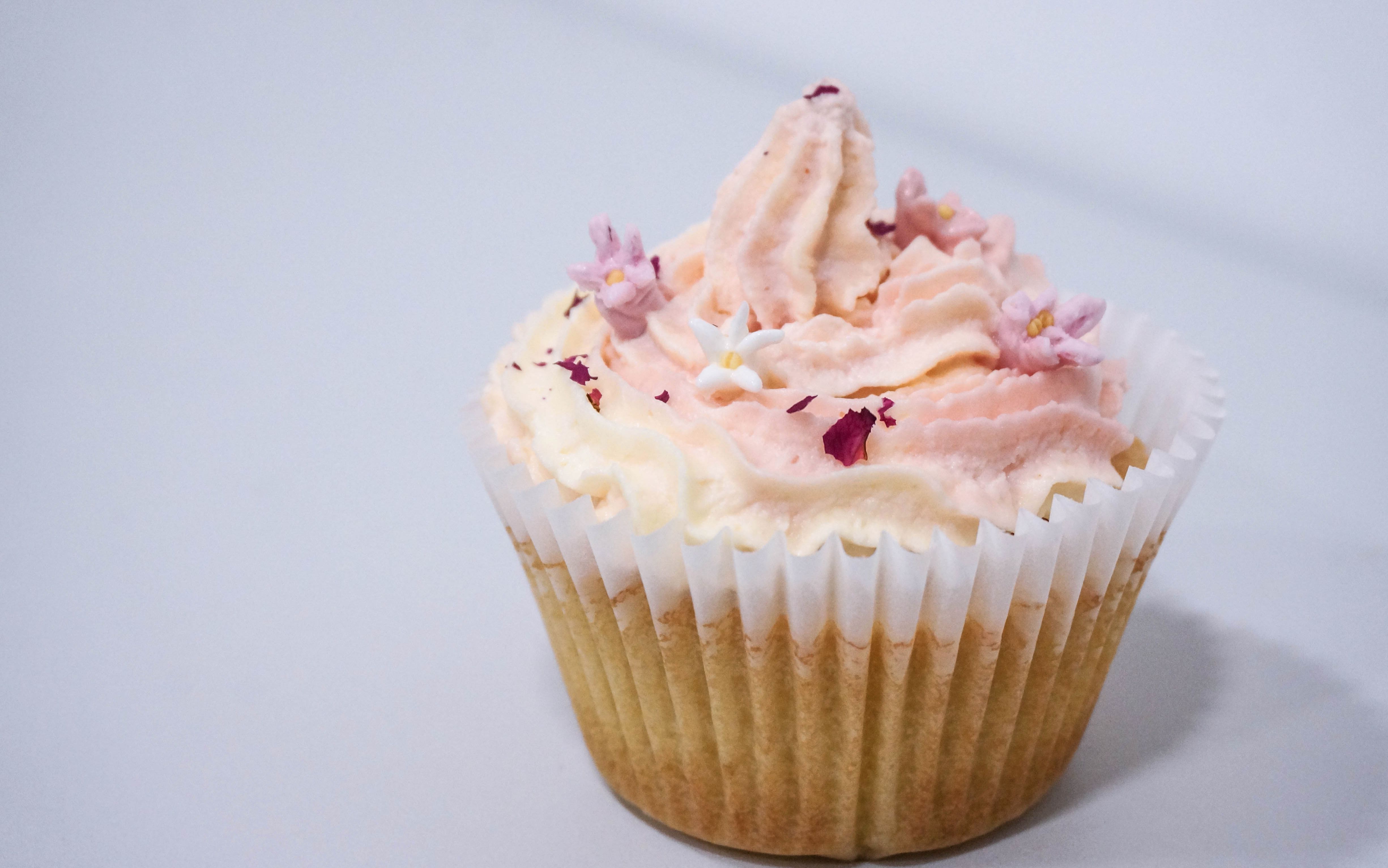 食| 翻糖丁香粉红纸杯蛋糕 | ilovevelyn