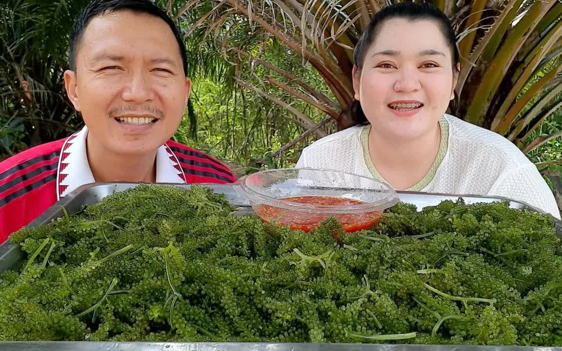泰国胖妈和老公吃海葡萄