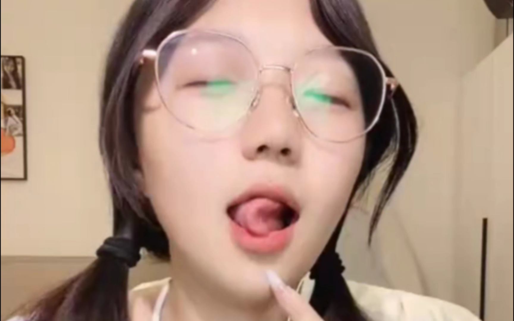 眼镜学姐 舌头舞