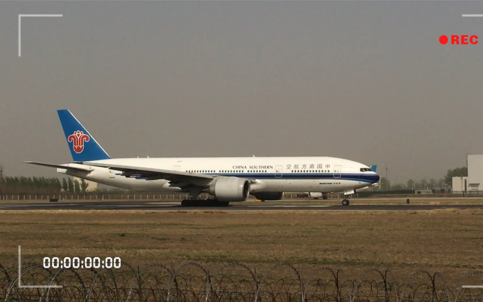 已经退役的南方航空波音777200由北京首都机场起飞 如在公共场合播放 请使用耳机~哔哩哔哩bilibili