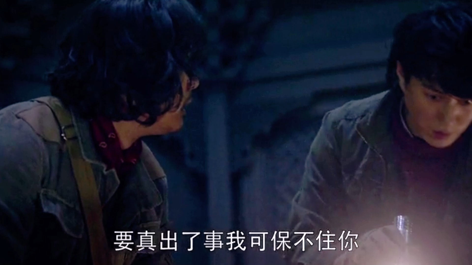 千年古墓里的尸体居然站了起来,把盗墓者下的屁滚尿流.