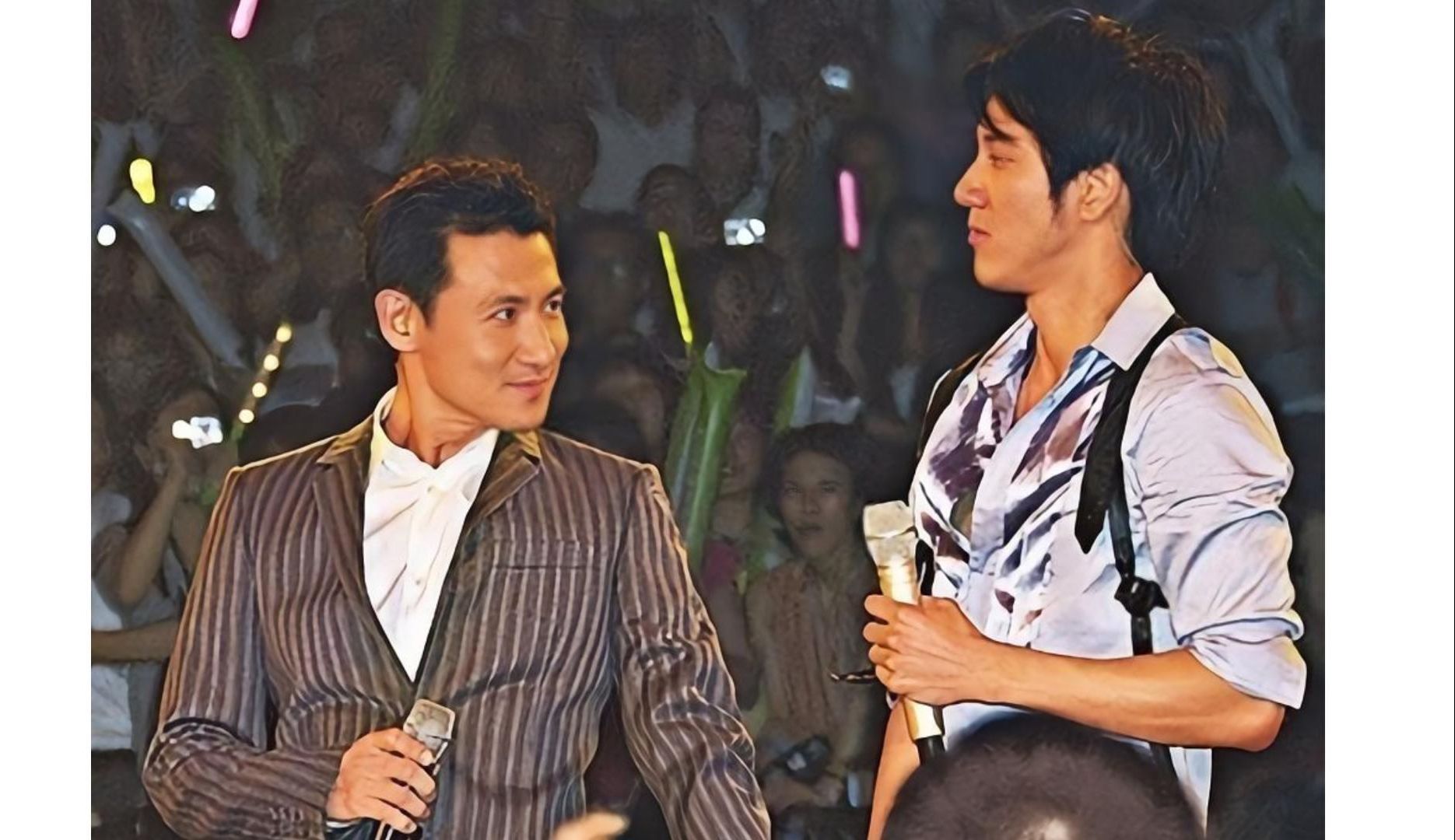 王力宏模仿张学友唱歌,连手势都模仿的相当到位,连歌神听了都说像!