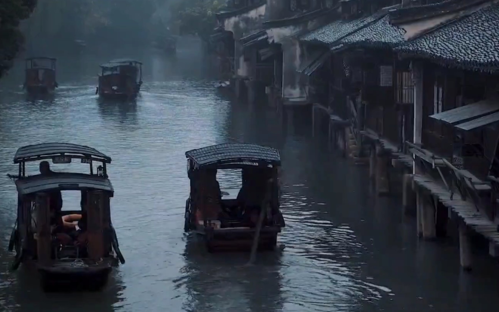 [图]“这雨，生于天空，死于大地，中间的过程便是雨的一生。”