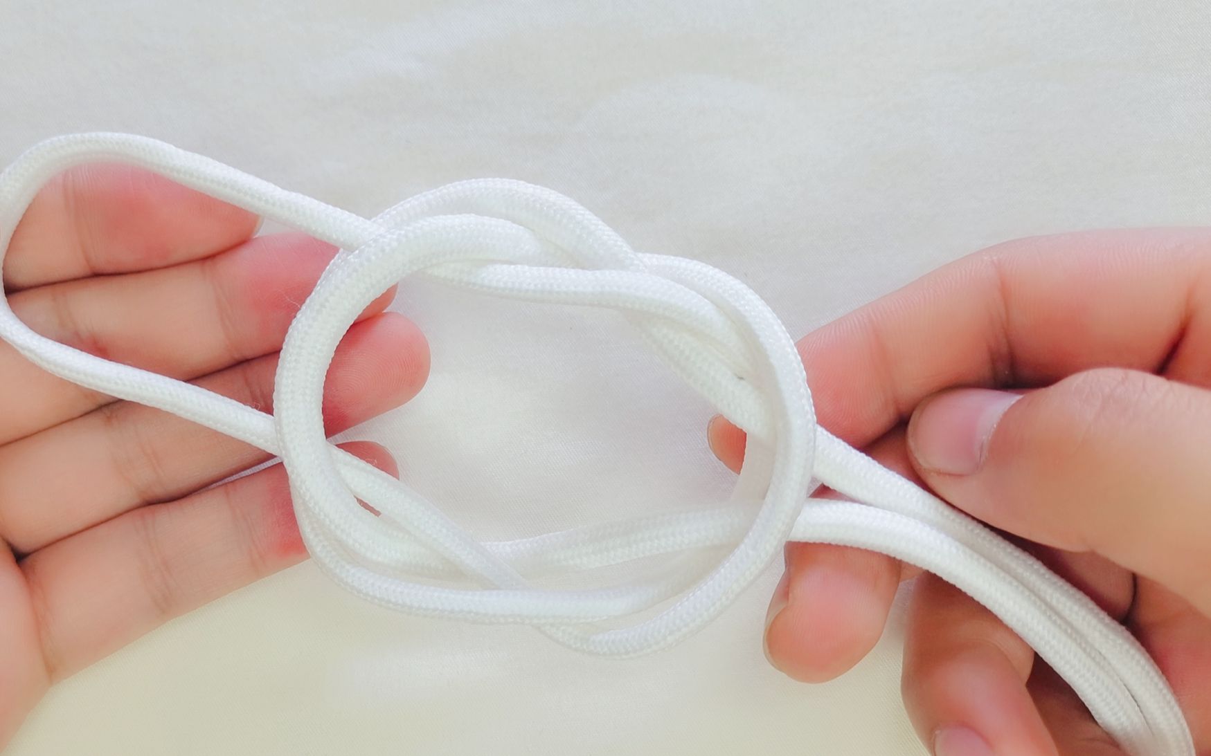 吊车师傅教的一种可垂直起吊圆柱体绳结,"五丝扣拔桩结"