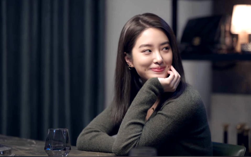 杨采钰笑起来很迷人