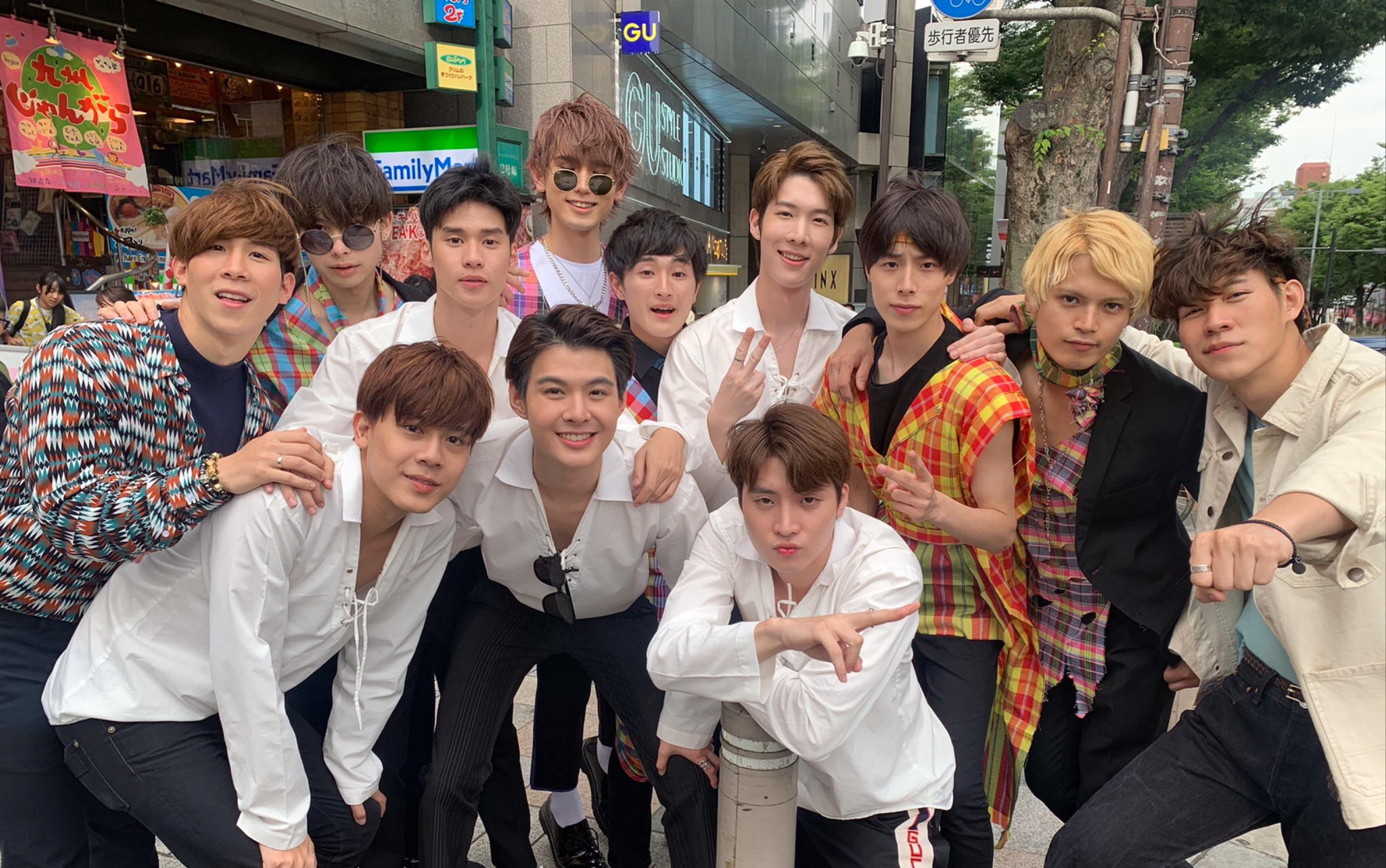 kissboysthliveday6 2128282522282122282128