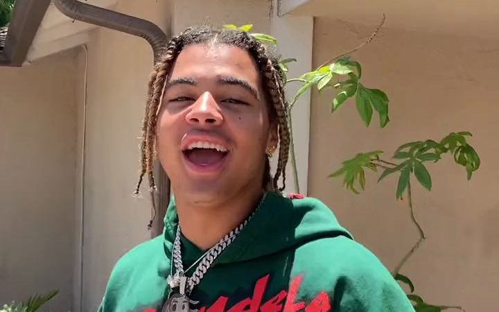 回国之前给了我小老弟24kgoldn一个rapper最喜欢的惊喜_哔哩哔哩_bili