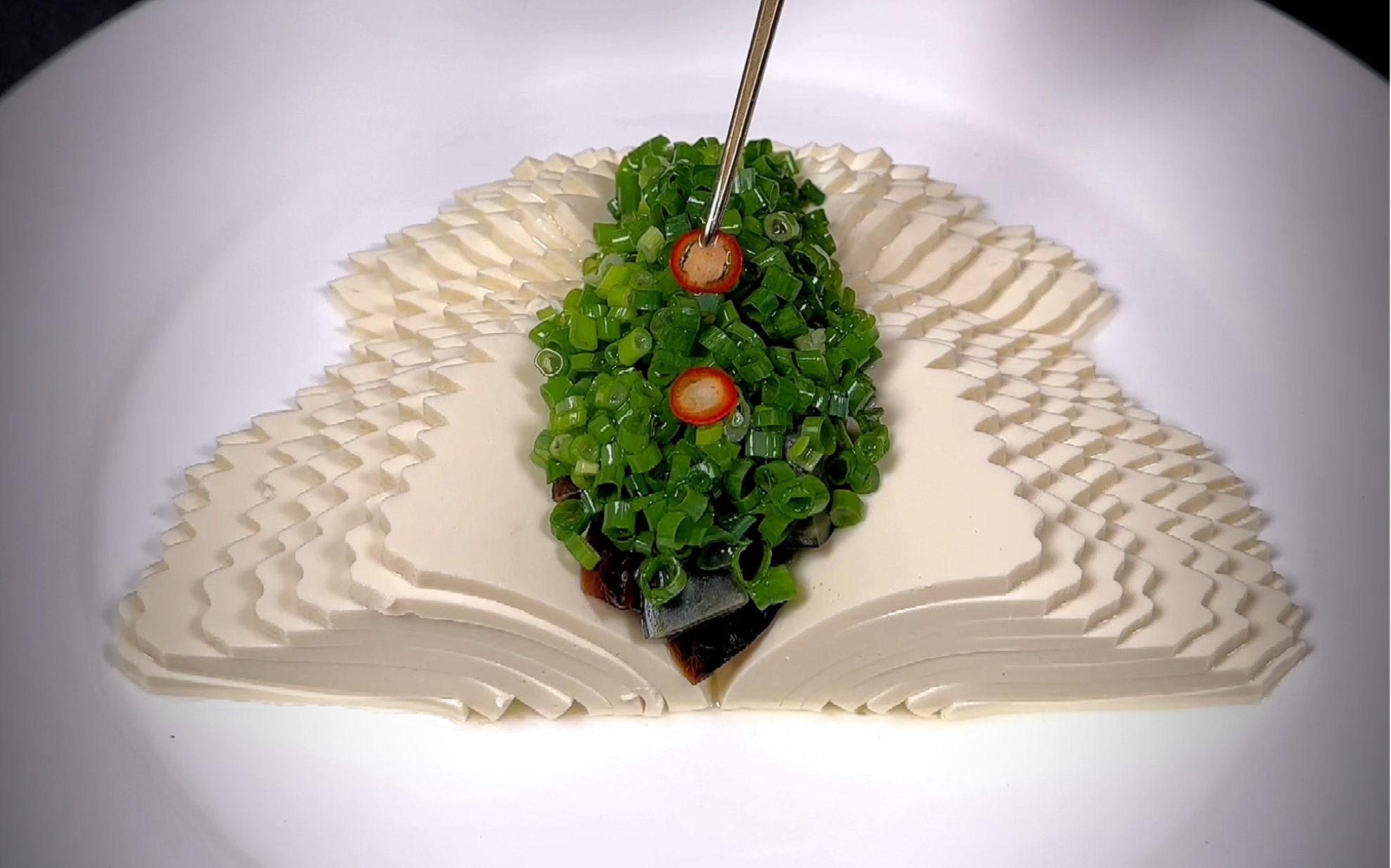 皮蛋豆腐做成吃不起的样子 #厨师 #刀工 #皮蛋豆腐 #创意盘饰 #蝴蝶