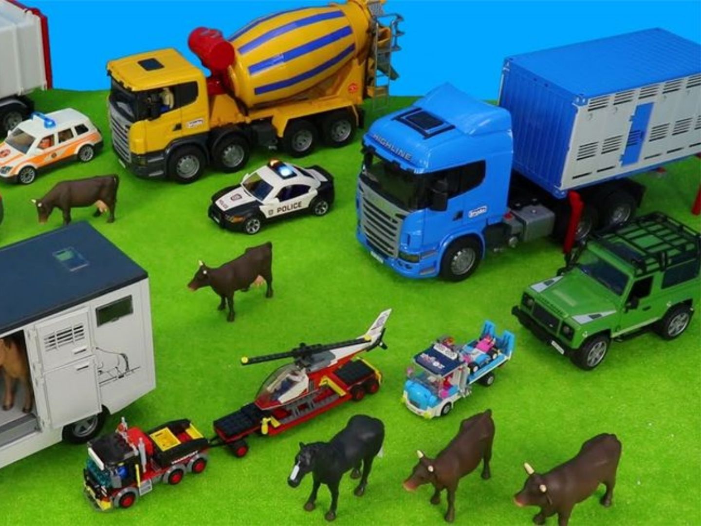 儿童玩具拆箱:动物运输车给农场运送奶牛