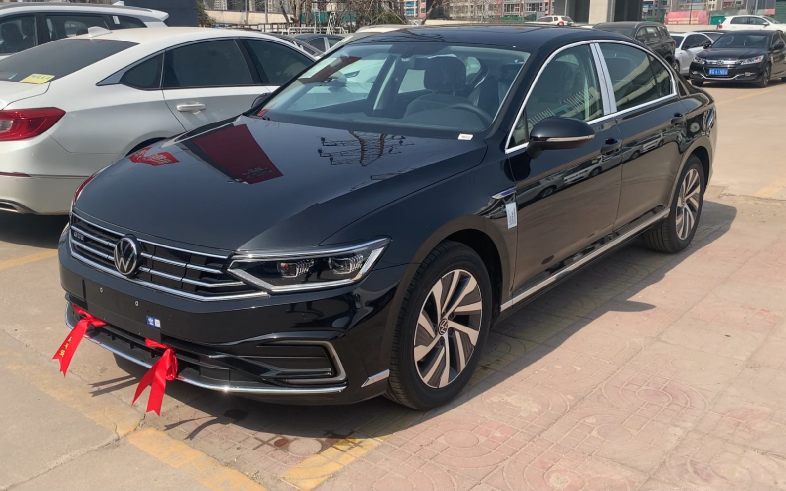 兄弟一早来提绿牌迈腾gte豪华版 配置是真的香 17万多落地怎样