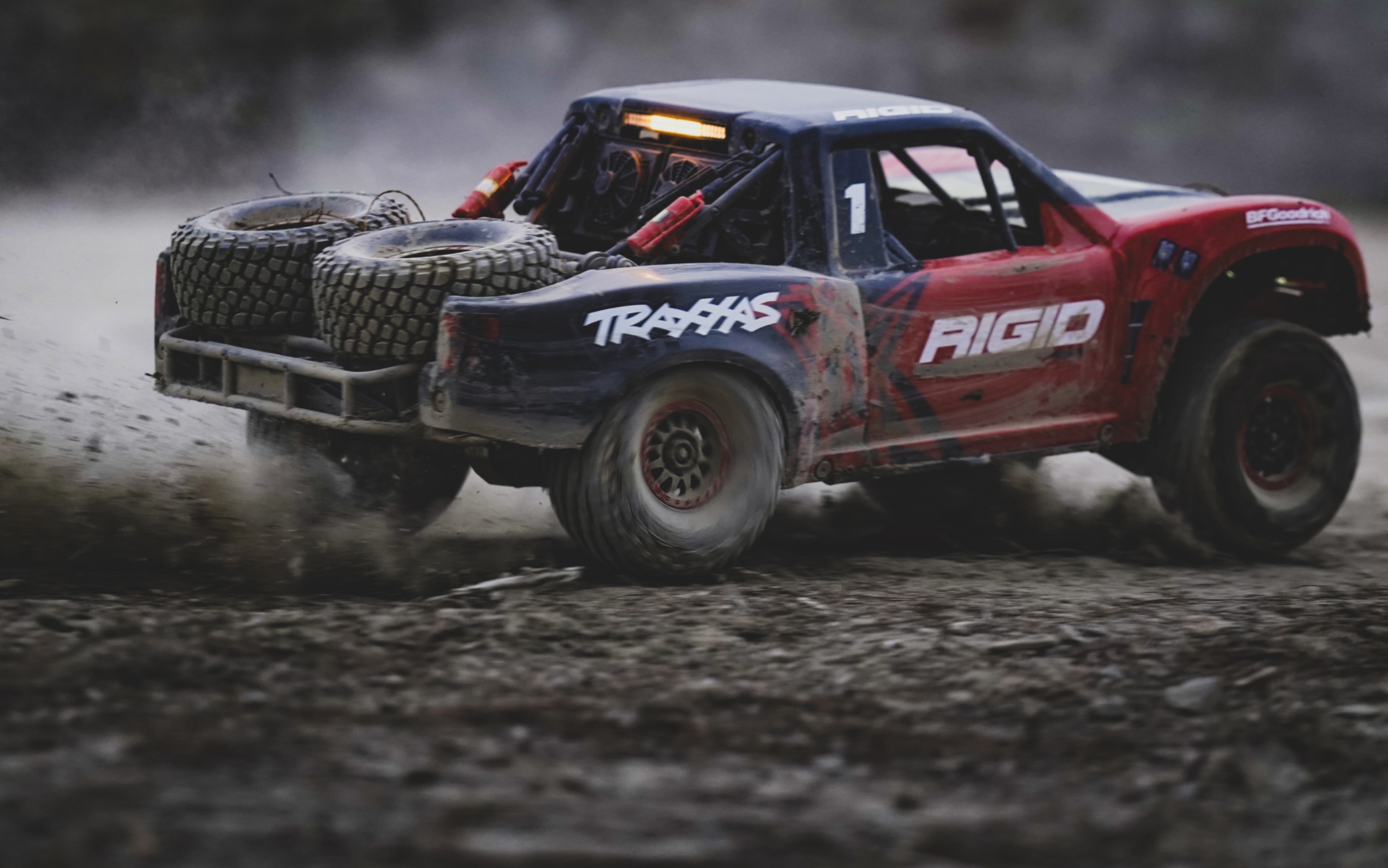 航拍traxxas udr奖杯卡车,本来想稳定器追车,后来发现追不上/笑哭