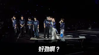 Video herunterladen: SJ Hong Kong 9.7 李赫宰带领ELF唱SHOW！