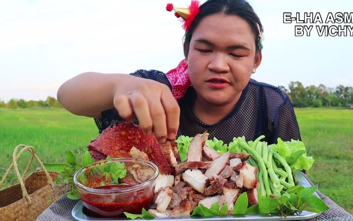 [图]小胖丫又吃肉肉了