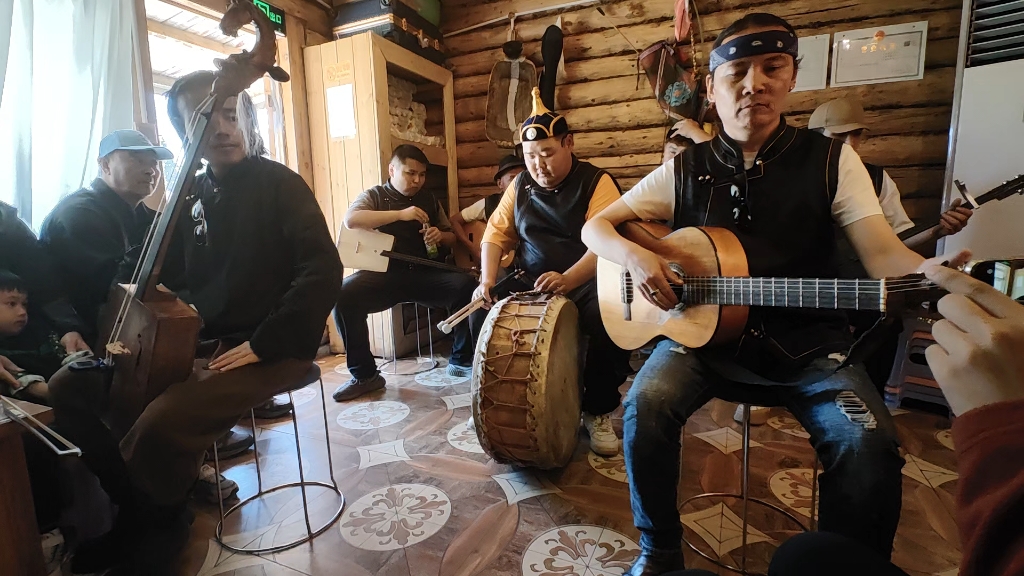 不听别后悔!蒙古族图瓦人呼麦歌曲"漂亮的枣马"