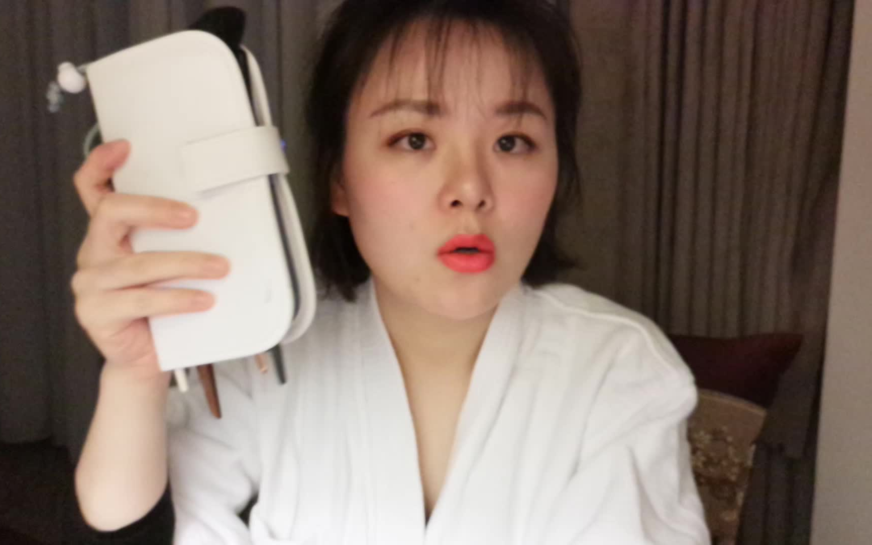 [图]我的化妆包里有什么？What's in my make up bag?