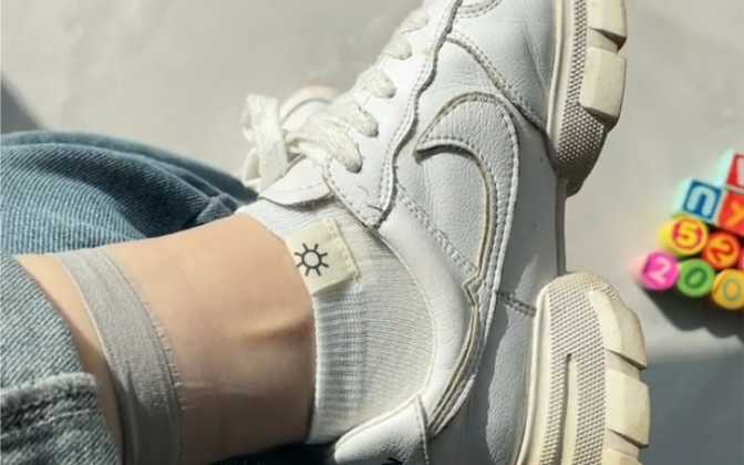 小白袜配运动鞋